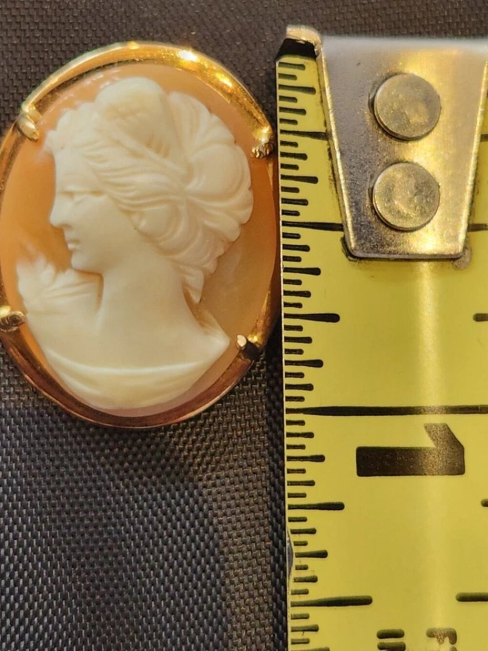 Vintage 750 18K Gold Cameo Brooch Pendant Vicenza Italy Carved Shell Left-Facing - Picture 6 of 16